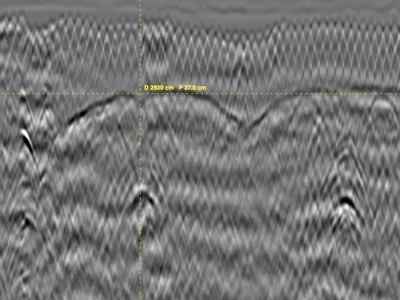 Voûtes en maçonnerie dans un monument historique détectées par un radar de sol double fréquence